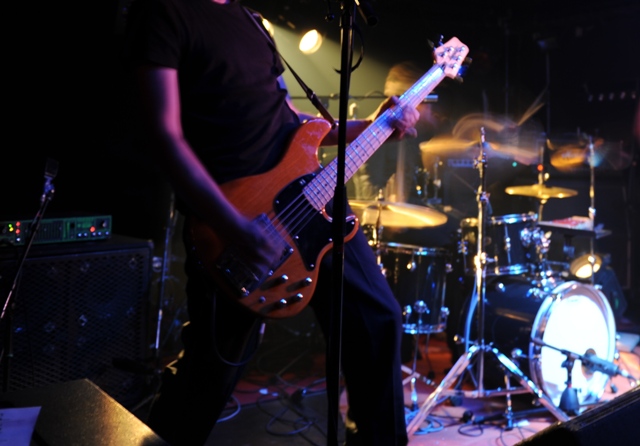 Low hat + Conger!Conger! + Qa'a en concert